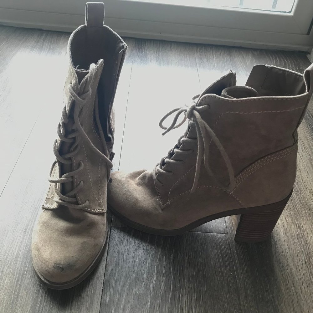 Combat boots